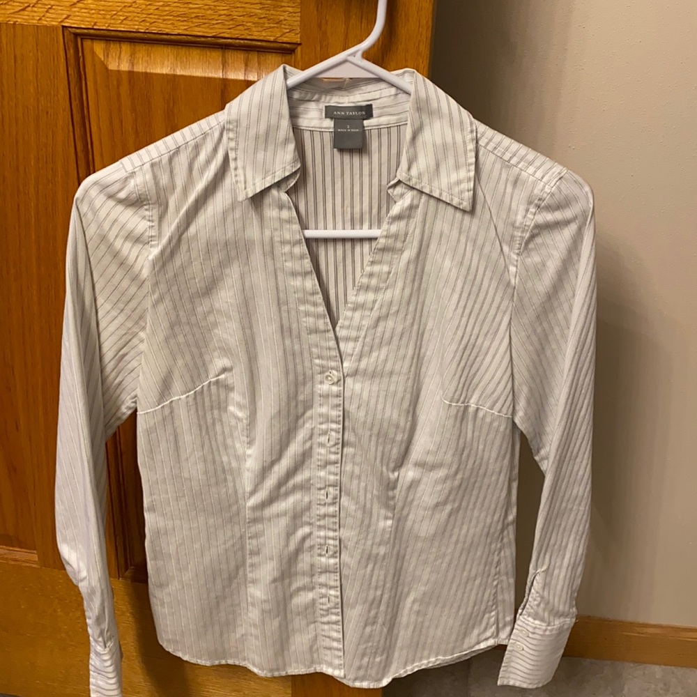 Ann Taylor size 2 white w/ black light stripes